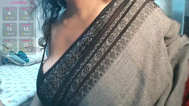Snapshot of hot_menka chatting on 04.22.26 hot menka online show from 04.22.26