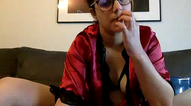 Snapshot of LolaGuess chatting on 02.04.25 LolaGuess online show from 02.04.25