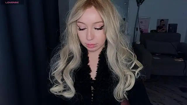 Snapshot of MoranaMissGod chatting on 10.20.25 MoranaMissGod online show from 10.20.25