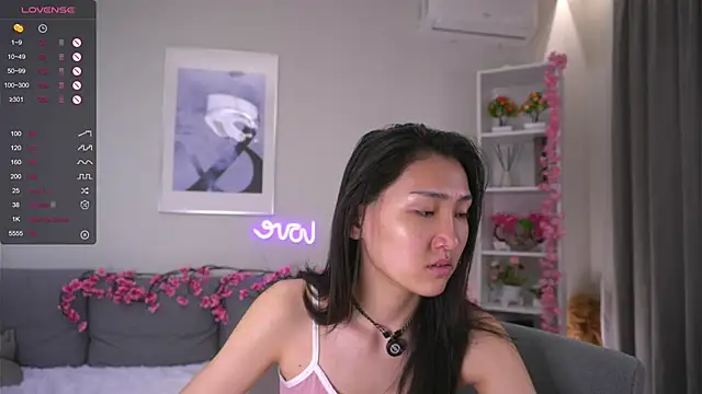 Snapshot of OdeliaGossage chatting on 12.04.25 OdeliaGossage online show from 12.04.25