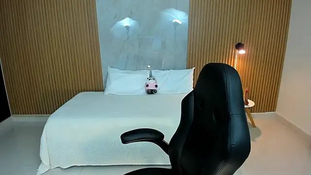 Snapshot of martina_roldam chatting on 10.28.25 martina roldam online show from 10.28.25