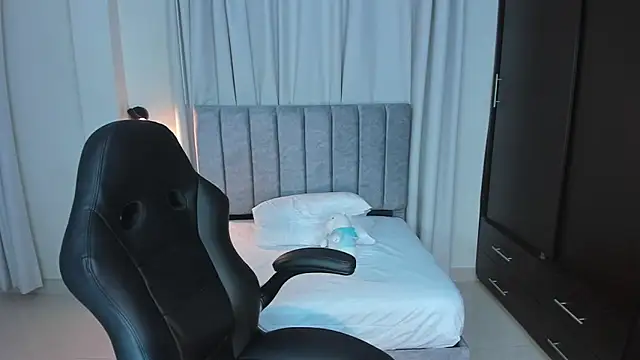 Snapshot of martina_roldam chatting on 11.20.25 martina roldam online show from 11.20.25