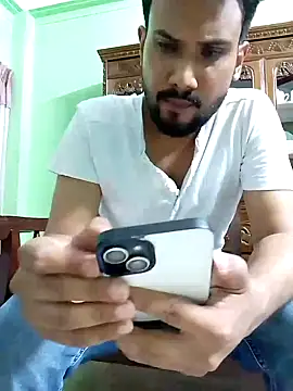 Snapshot of GildanK18 chatting on 03.11.25 GildanK18 online show from 03.11.25