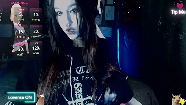 Snapshot of chloe_crystall_killer chatting on 05.18.26 chloe crystall killer online show from 05.18.26