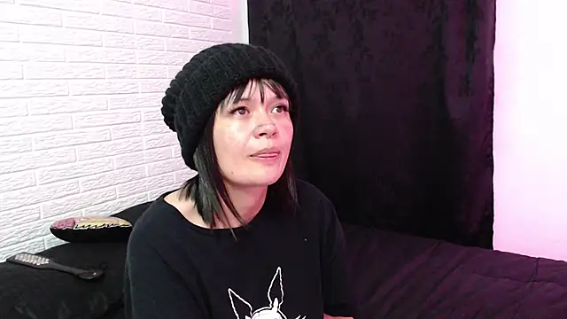 Snapshot of rousstattoo chatting on 12.29.24 rousstattoo online show from 12.29.24