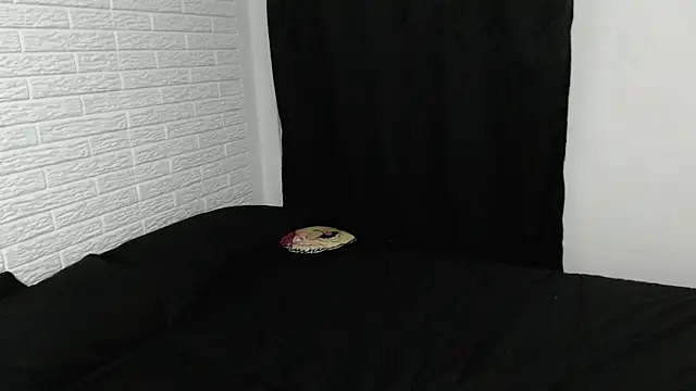 Snapshot of rousstattoo chatting on 01.04.25 rousstattoo online show from 01.04.25