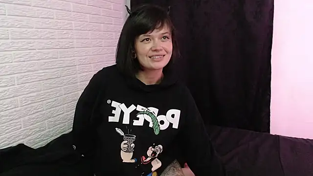 Snapshot of rousstattoo chatting on 03.11.25 rousstattoo online show from 03.11.25