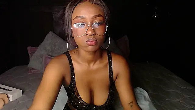 nikkystorm1  online show from 11.15.25