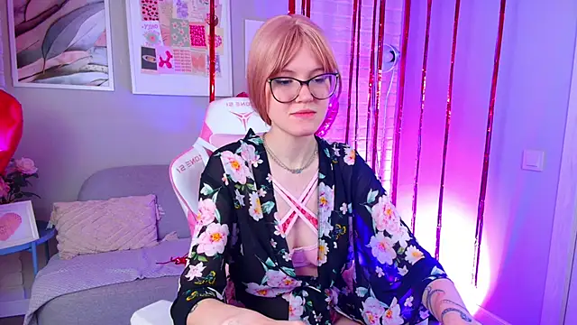 NellieLoyns online show from 02.15.25
