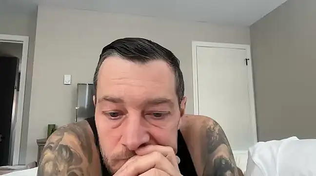 Snapshot of moon-boy chatting on 12.27.24 moon-boy online show from 12.27.24