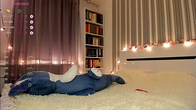 Awwwrora online show from 01.09.25