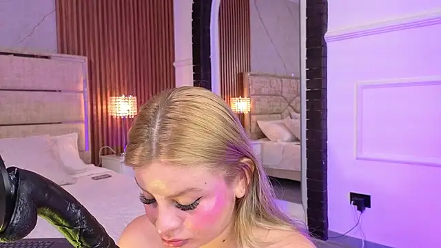 Snapshot of LolaAngellx chatting on 05.25.26 LolaAngellx online show from 05.25.26