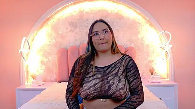 Snapshot of MiaLaurents chatting on 11.09.25 MiaLaurents online show from 11.09.25