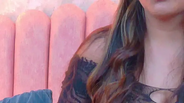 MiaLaurents online show from 11.25.25