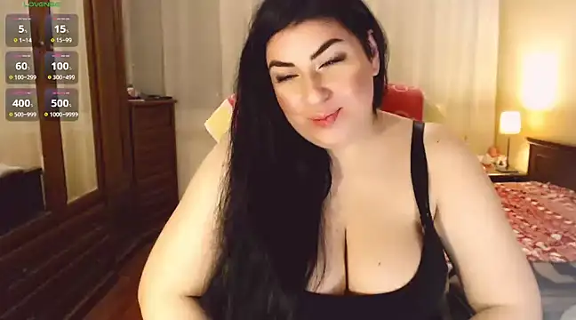 Snapshot of Huge_BoobsXXX chatting on 12.31.24 Huge BoobsXXX online show from 12.31.24