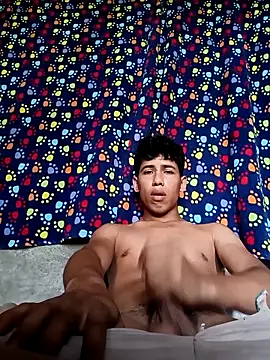 Snapshot of Andres123cv chatting on 10.05.25 Andres123cv online show from 10.05.25