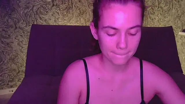 Snapshot of CurlyNed chatting on 01.06.25 CurlyNed online show from 01.06.25