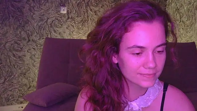 Snapshot of CurlyNed chatting on 01.06.25 CurlyNed online show from 01.06.25