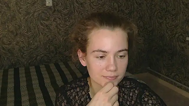 Snapshot of CurlyNed chatting on 02.05.25 CurlyNed online show from 02.05.25