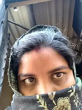 Snapshot of sweet_suman chatting on 12.15.25 sweet suman online show from 12.15.25