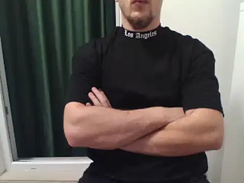 Snapshot of couplehot992 chatting on 01.05.25 couplehot992 online show from 01.05.25