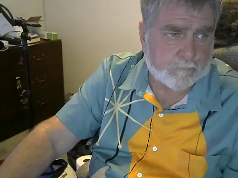 Snapshot of viejo_oso chatting on 09.16.25 viejo oso online show from 09.16.25