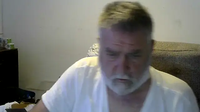 Snapshot of viejo_oso chatting on 11.02.25 viejo oso online show from 11.02.25