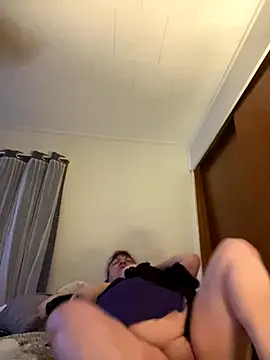 Snapshot of Luciouslouise72@xh chatting on 09.13.25 Luciouslouise72xh online show from 09.13.25