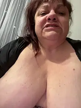 Snapshot of Luciouslouise72@xh chatting on 09.20.25 Luciouslouise72xh online show from 09.20.25