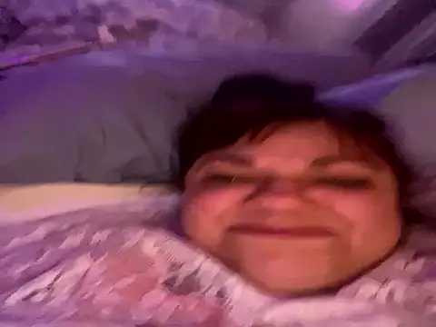 Snapshot of Luciouslouise72@xh chatting on 10.10.25 Luciouslouise72xh online show from 10.10.25