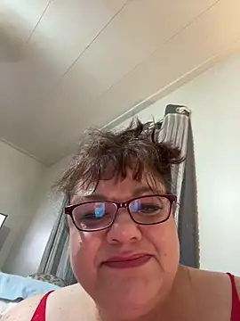 Snapshot of Luciouslouise72@xh chatting on 11.08.25 Luciouslouise72xh online show from 11.08.25