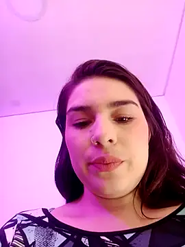 Snapshot of VictoriaMolina chatting on 11.12.25 VictoriaMolina online show from 11.12.25