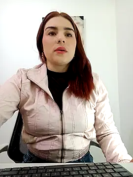 Snapshot of VictoriaMolina chatting on 11.23.25 VictoriaMolina online show from 11.23.25