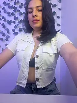 Snapshot of VictoriaMolina chatting on 05.19.26 VictoriaMolina online show from 05.19.26