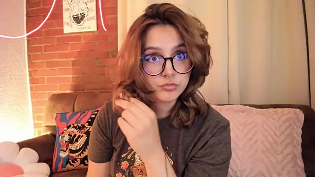 Hazelbrownn2000 online show from 10.17.25