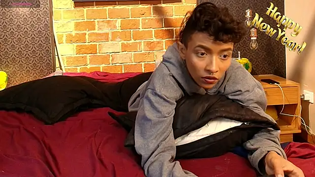 Snapshot of AntonAndSofii chatting on 01.06.25 AntonAndSofii online show from 01.06.25