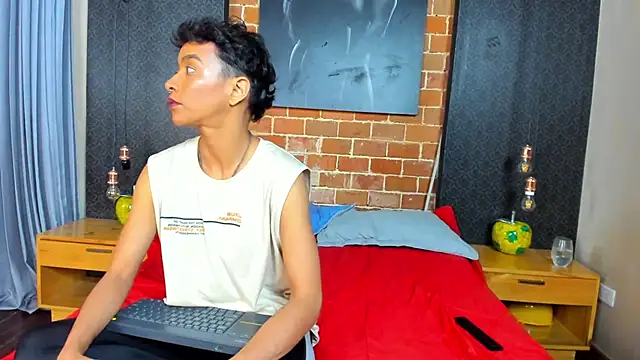 Snapshot of AntonAndSofii chatting on 01.17.25 AntonAndSofii online show from 01.17.25