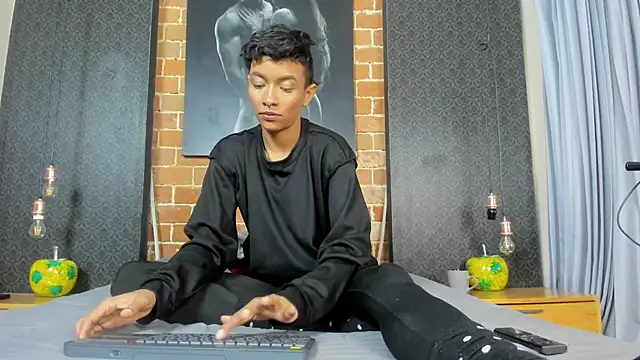 Snapshot of AntonAndSofii chatting on 01.19.25 AntonAndSofii online show from 01.19.25