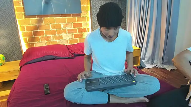 Snapshot of AntonAndSofii chatting on 01.20.25 AntonAndSofii online show from 01.20.25