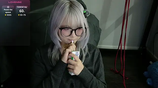 Yu UwU  online show from 11.08.25