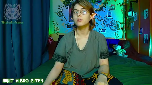 Snapshot of TrickyKitsune chatting on 05.11.26 TrickyKitsune online show from 05.11.26