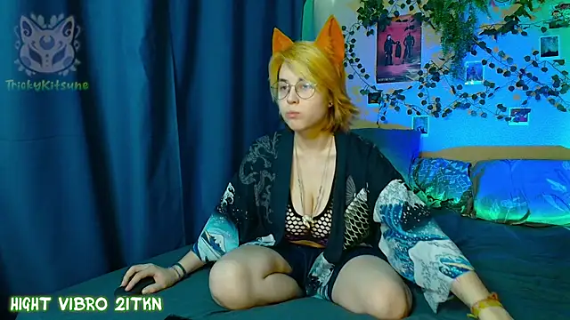 Snapshot of TrickyKitsune chatting on 05.28.26 TrickyKitsune online show from 05.28.26