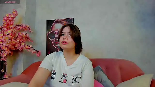 Snapshot of EricaElliott chatting on 02.04.25 EricaElliott online show from 02.04.25
