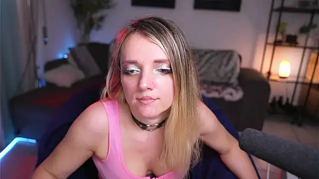 Magnetic Amy online show from 02.12.25