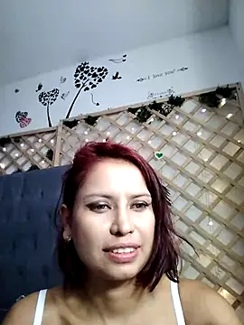 Mia WAll online show from 01.06.25