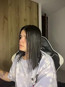 Snapshot of pretty_angela1 chatting on 12.15.25 pretty angela1 online show from 12.15.25