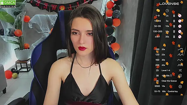 Snapshot of niki_cutes chatting on 10.31.25 niki cutes online show from 10.31.25