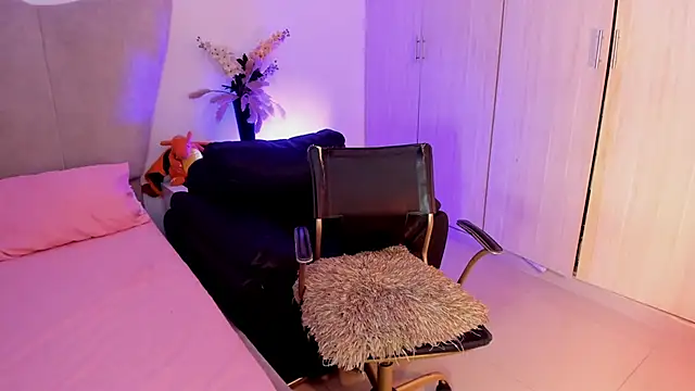 rachaeldeckard   online show from 11.07.25