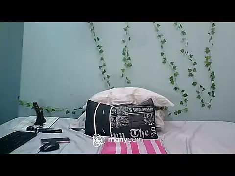 TAMARADEEXXL1989 online show from 12.30.24