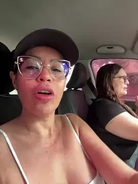 Snapshot of KarolRubi1 chatting on 11.19.25 KarolRubi1 online show from 11.19.25